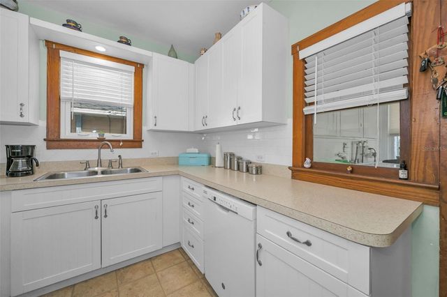 5936 CENTRAL AVENUE, New Port Richey, FL 34652