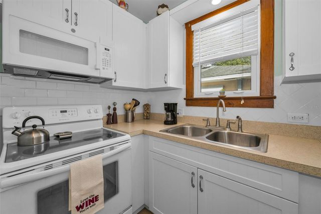 5936 CENTRAL AVENUE, New Port Richey, FL 34652