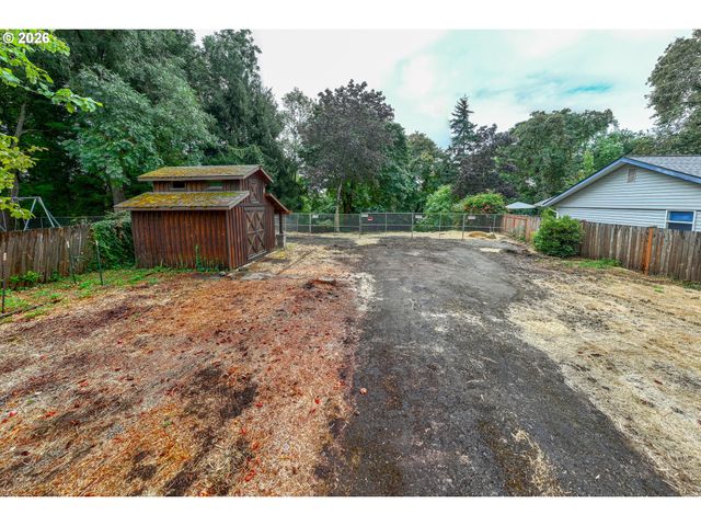 2580 PIONEER Pike, Eugene, OR 97401