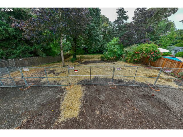 2580 PIONEER Pike, Eugene, OR 97401