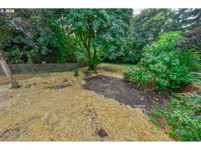 2580 PIONEER Pike, Eugene, OR 97401