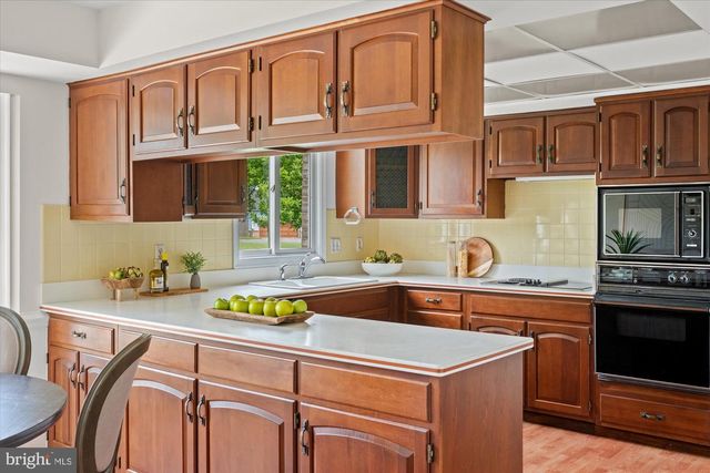 13200 LANTERN HOLLOW DR, Gaithersburg, MD 20878