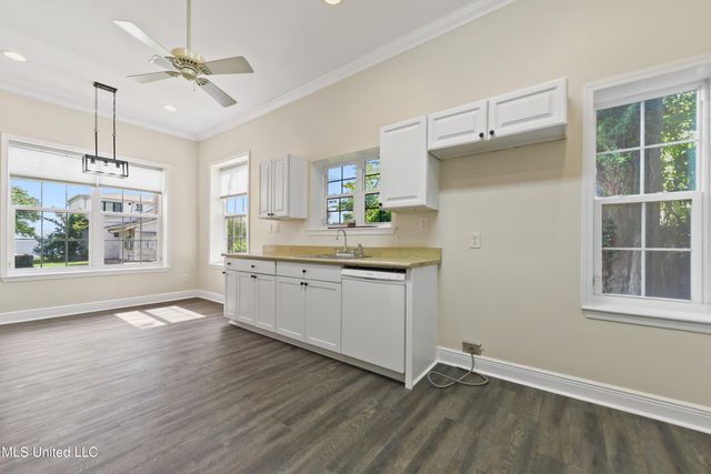 1006 Beach Boulevard, Biloxi, MS 39530