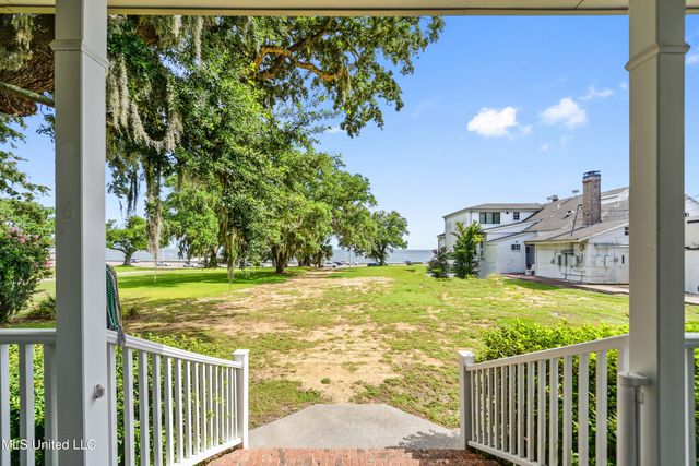 1006 Beach Boulevard, Biloxi, MS 39530