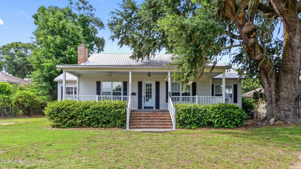 1006 Beach Boulevard, Biloxi, MS 39530