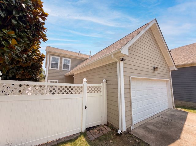 8915 Lyman Ln, Nashville, TN 37211