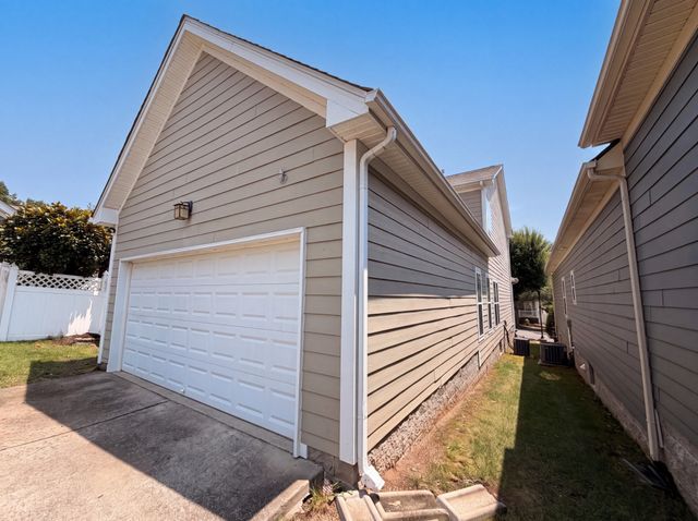 8915 Lyman Ln, Nashville, TN 37211