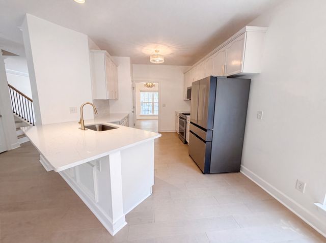8915 Lyman Ln, Nashville, TN 37211