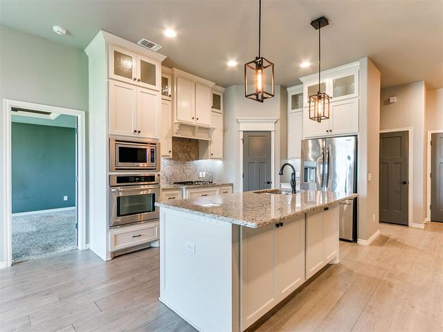 2600 Stanley Station Street, Yukon, OK 73099
