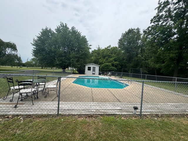 92957 M 152, Dowagiac, MI 49047