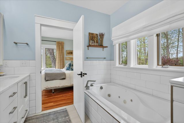 1901 Mccabe Avenue NE, Lowell, MI 49331