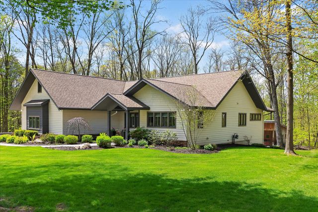 1901 Mccabe Avenue NE, Lowell, MI 49331