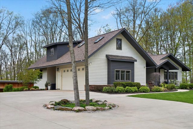 1901 Mccabe Avenue NE, Lowell, MI 49331