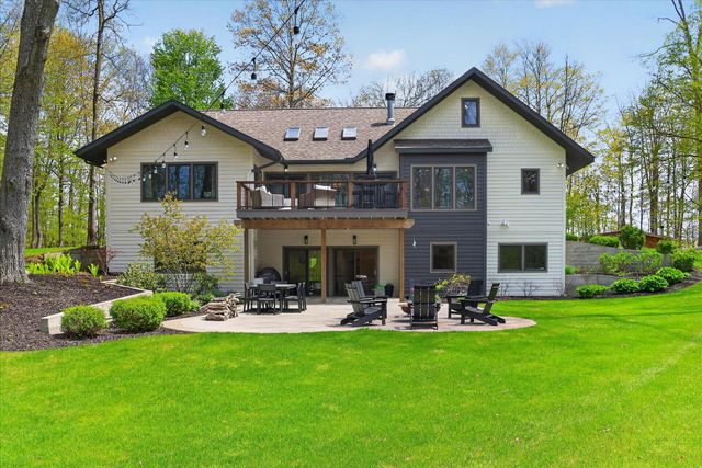 1901 Mccabe Avenue NE, Lowell, MI 49331