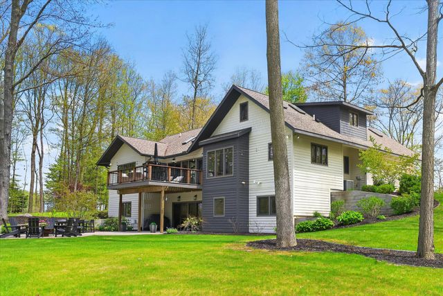 1901 Mccabe Avenue NE, Lowell, MI 49331