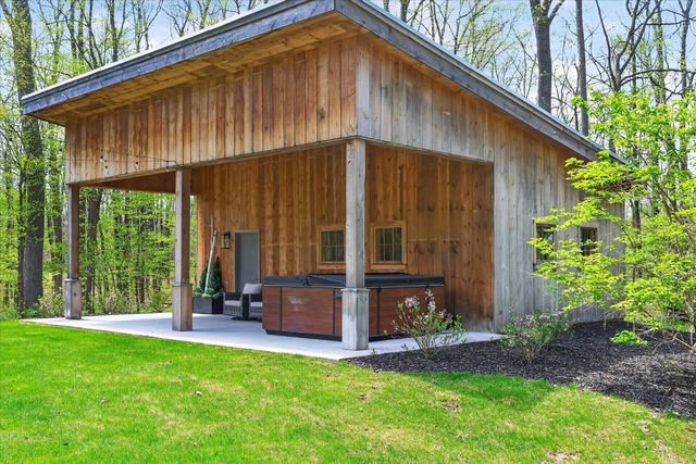 1901 Mccabe Avenue NE, Lowell, MI 49331