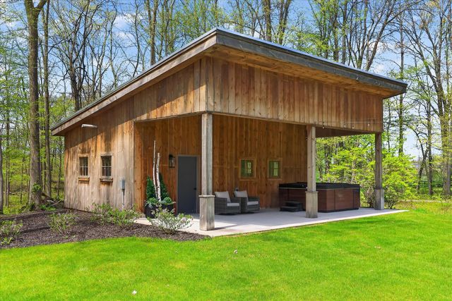 1901 Mccabe Avenue NE, Lowell, MI 49331