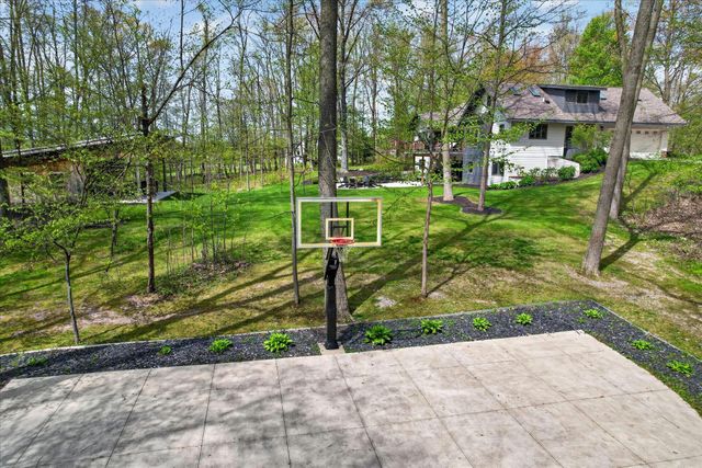 1901 Mccabe Avenue NE, Lowell, MI 49331