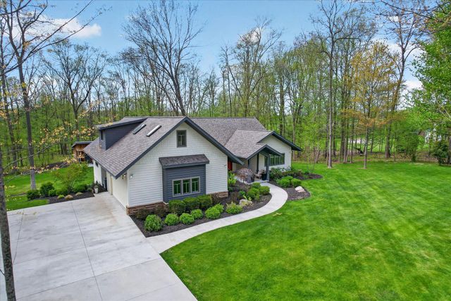 1901 Mccabe Avenue NE, Lowell, MI 49331