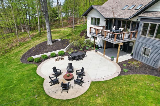 1901 Mccabe Avenue NE, Lowell, MI 49331