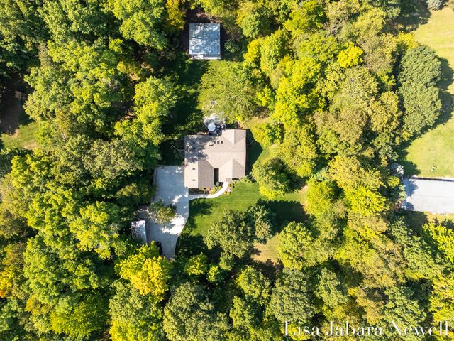 1901 Mccabe Avenue NE, Lowell, MI 49331