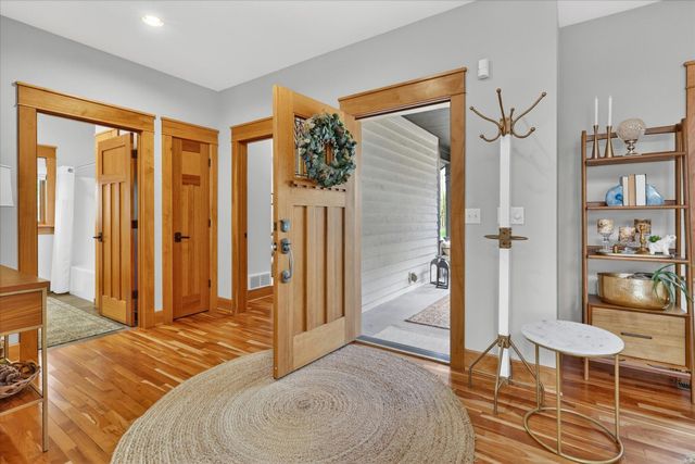 1901 Mccabe Avenue NE, Lowell, MI 49331
