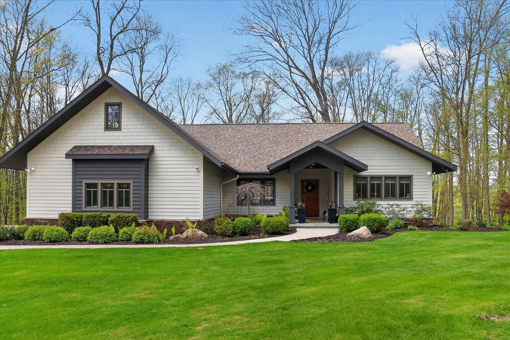 1901 Mccabe Avenue NE, Lowell, MI 49331