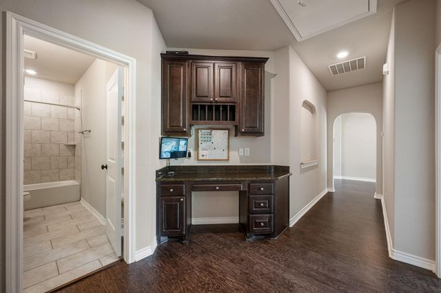 4100 Rockwood DR, Lago Vista, TX 78645