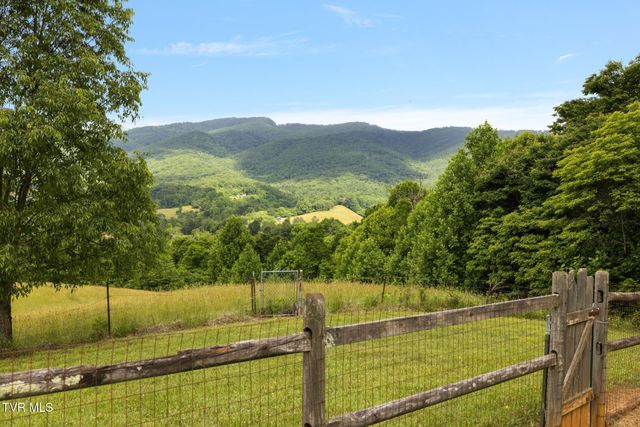 195 Estep Loop, Elizabethton, TN 37643