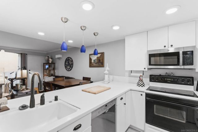 8368 Via Sonoma East, La Jolla, CA 92037