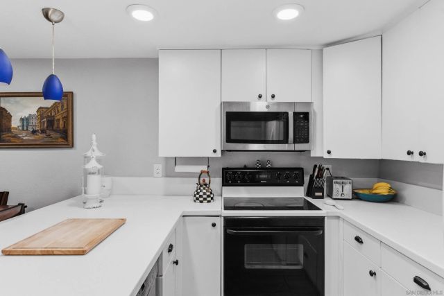 8368 Via Sonoma East, La Jolla, CA 92037