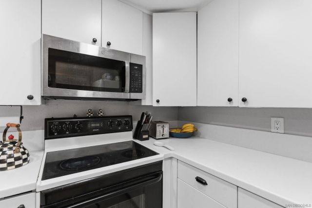 8368 Via Sonoma East, La Jolla, CA 92037