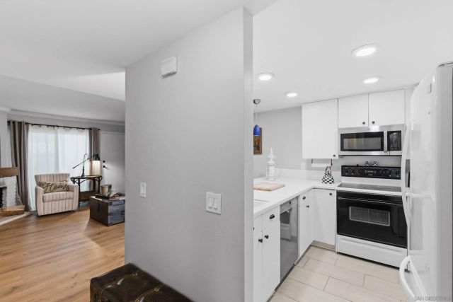 8368 Via Sonoma East, La Jolla, CA 92037