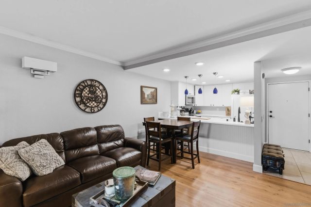 8368 Via Sonoma East, La Jolla, CA 92037