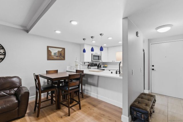 8368 Via Sonoma East, La Jolla, CA 92037