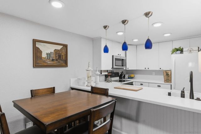 8368 Via Sonoma East, La Jolla, CA 92037