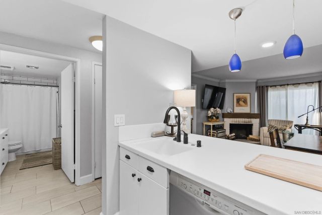 8368 Via Sonoma East, La Jolla, CA 92037