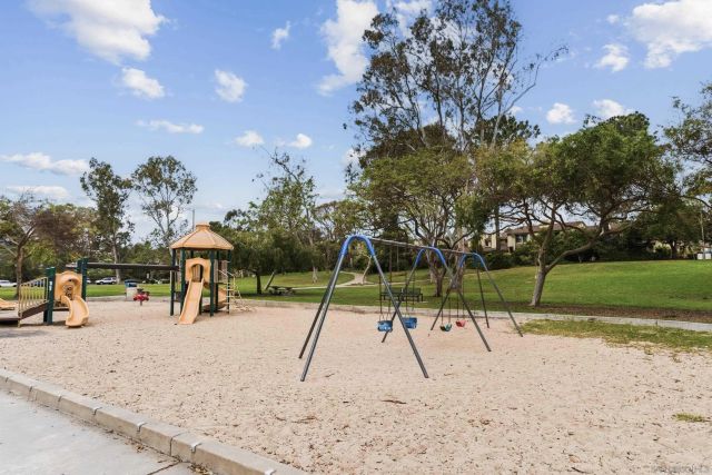 8368 Via Sonoma East, La Jolla, CA 92037