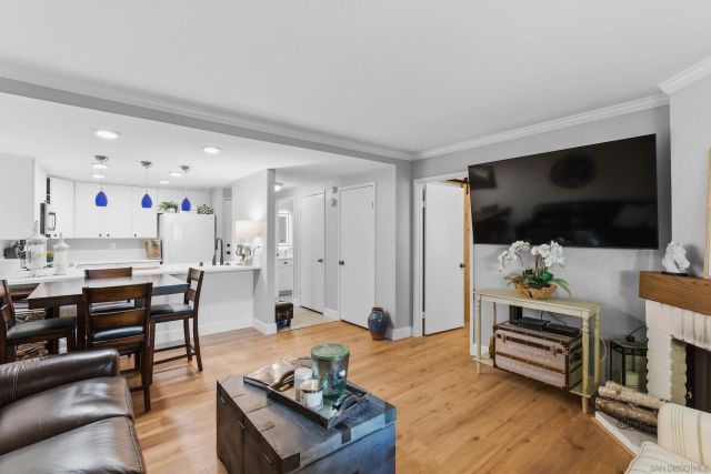 8368 Via Sonoma East, La Jolla, CA 92037