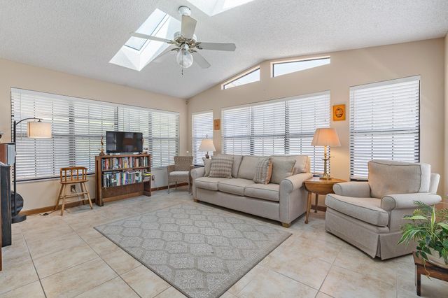 121 Neptune Rd, St Augustine, FL 32086