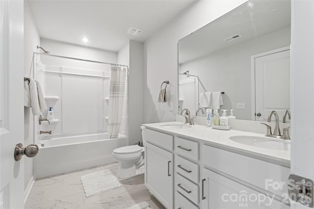 4011 Vista Pine Drive, Charlotte, NC 28215