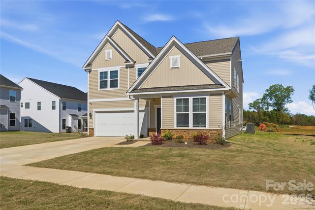 4011 Vista Pine Drive, Charlotte, NC 28215