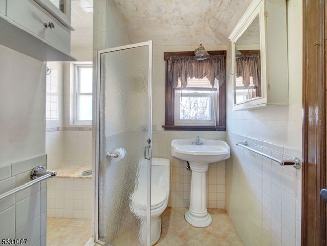 27 Colonial Ter, East Orange City, NJ 07017
