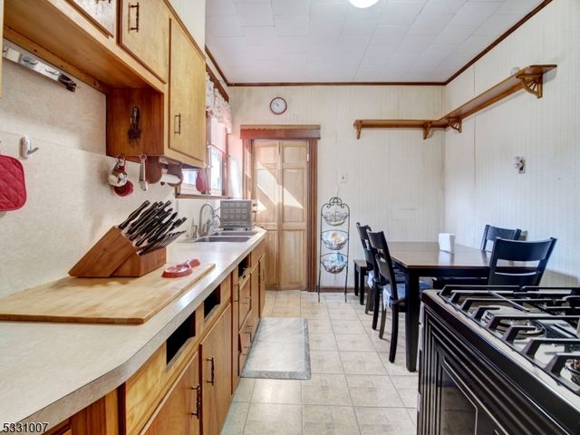 27 Colonial Ter, East Orange City, NJ 07017