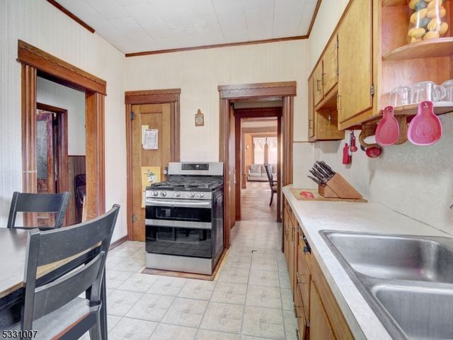 27 Colonial Ter, East Orange City, NJ 07017