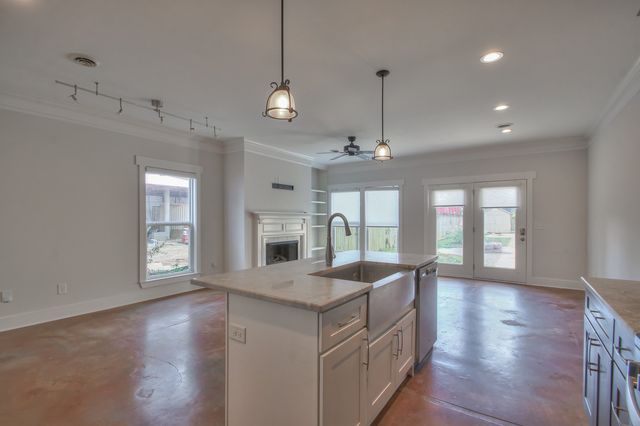 1319 Pillow St, Nashville, TN 37203