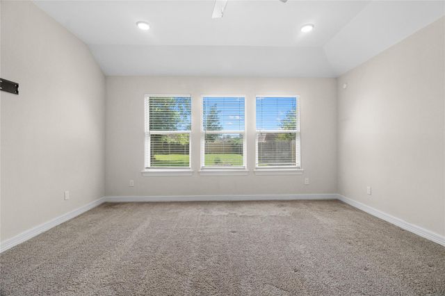 1208 E Henderson Road, Angleton, TX 77515