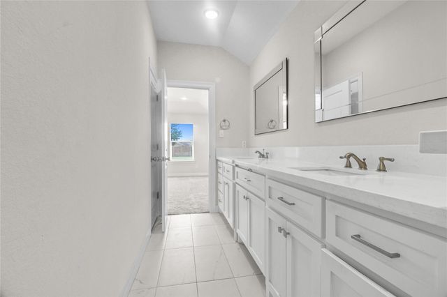 1208 E Henderson Road, Angleton, TX 77515