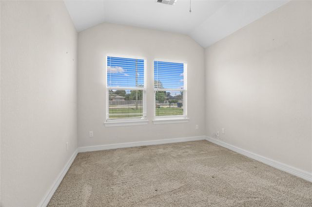 1208 E Henderson Road, Angleton, TX 77515