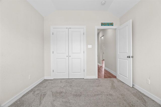 1208 E Henderson Road, Angleton, TX 77515